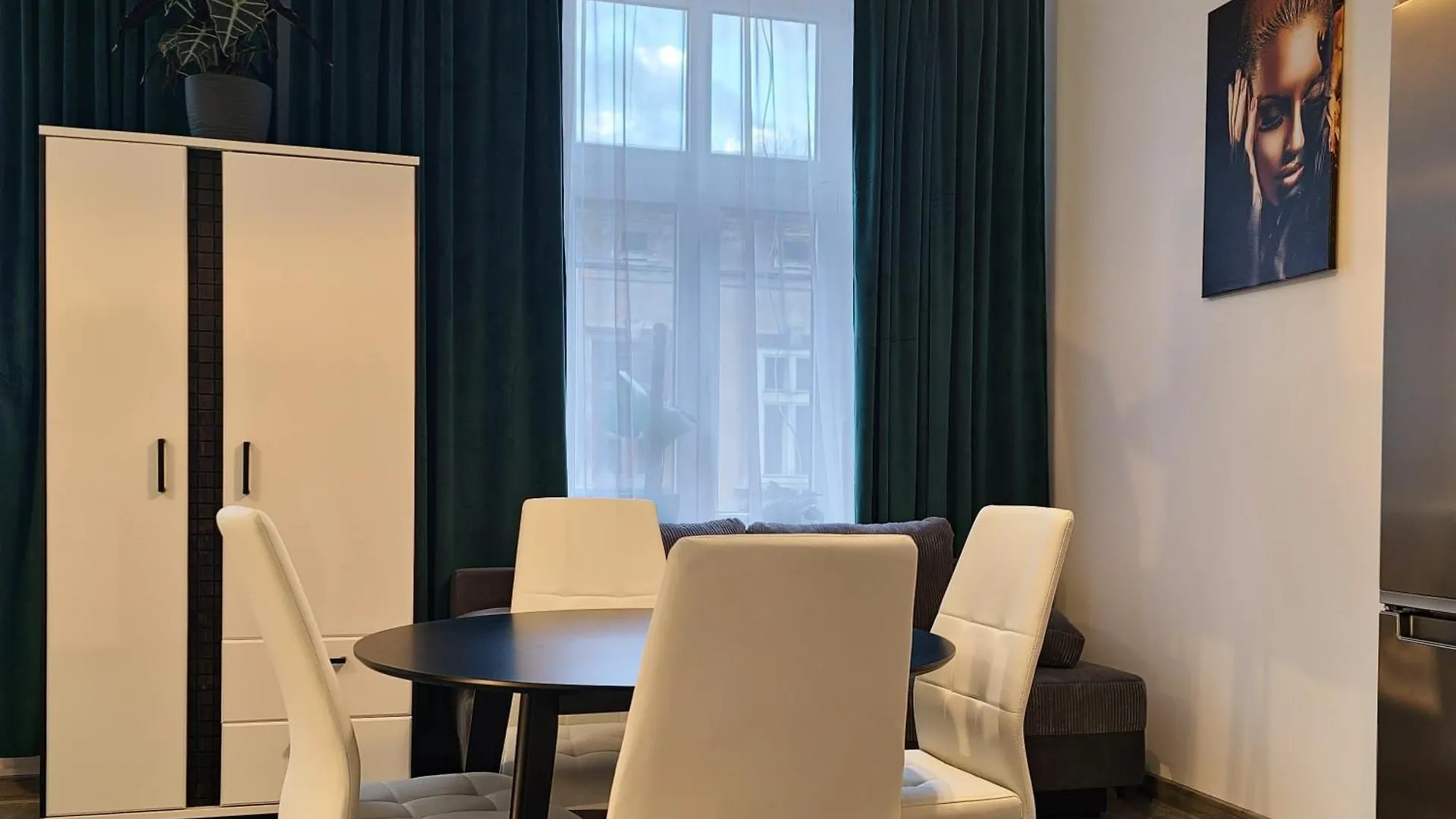 Apartamenty Lenart Краков 0*,  Польша